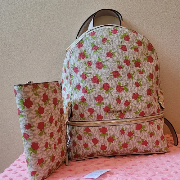 Michael Kors backpack and wallet - Picture 2 of 16